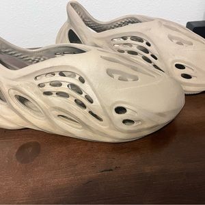 Yeezy Stone Sage Foam Runners